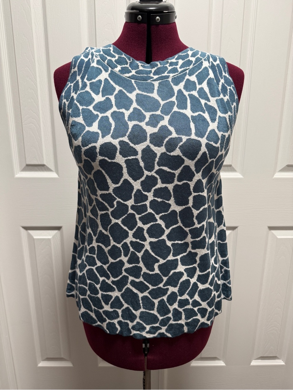Ann Taylor Teal and White Giraffe-Pattern Knit Tank